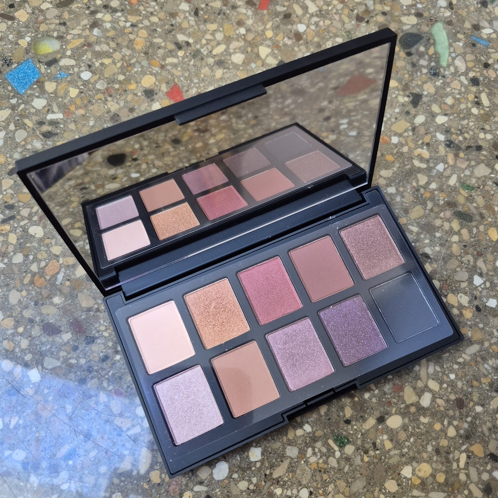 Haus Laboratories Glam Room No.1 Eyeshadow Palette - Neutral Black - Picture 4 of 4